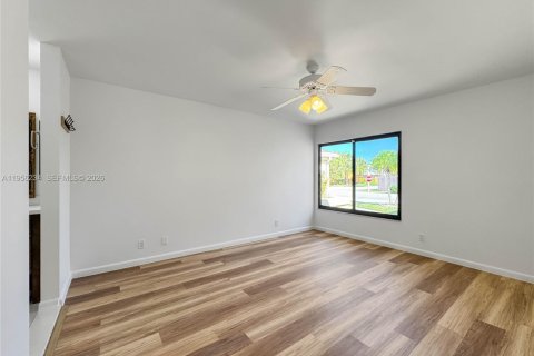 Villa ou maison à louer à Coconut Creek, Floride: 3 chambres, 143.07 m2 № 2011572 - photo 15