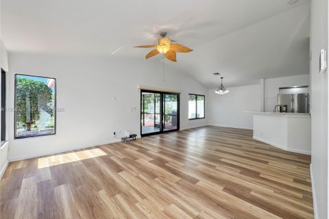 Villa ou maison à louer à Coconut Creek, Floride: 3 chambres, 143.07 m2 № 2011572 - photo 4