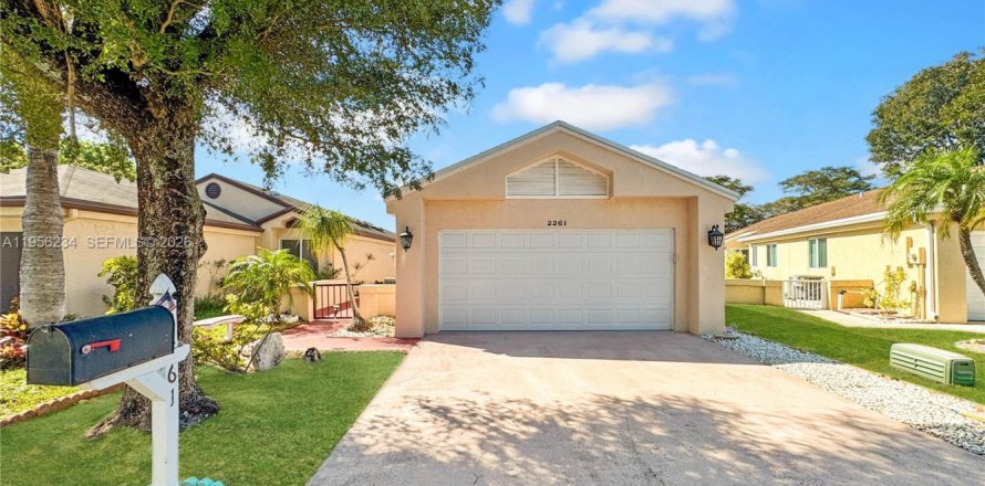 Villa ou maison à Coconut Creek, Floride 3 chambres, 143.07 m2 № 2011572