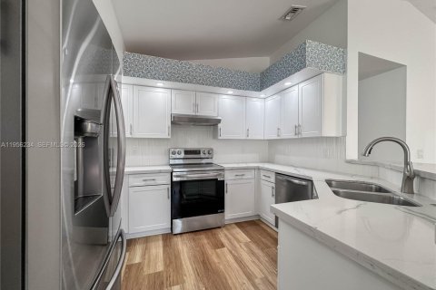 Villa ou maison à louer à Coconut Creek, Floride: 3 chambres, 143.07 m2 № 2011572 - photo 8