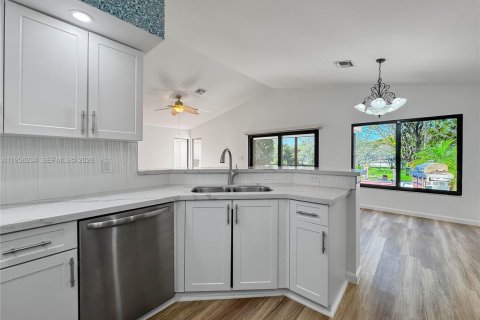 Villa ou maison à louer à Coconut Creek, Floride: 3 chambres, 143.07 m2 № 2011572 - photo 10