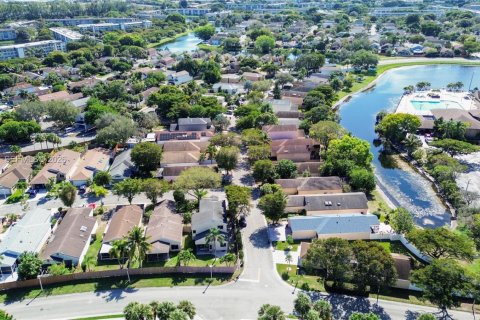 Villa ou maison à louer à Coconut Creek, Floride: 3 chambres, 143.07 m2 № 2011572 - photo 28
