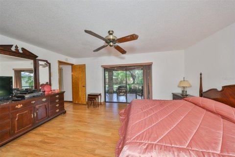 House in Valrico, Florida 4 bedrooms, 213.58 sq.m. № 2413503 - photo 26
