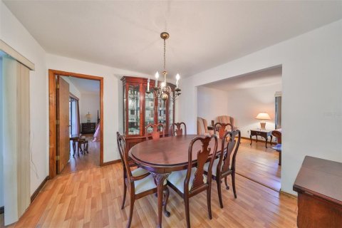 House in Valrico, Florida 4 bedrooms, 213.58 sq.m. № 2413503 - photo 23