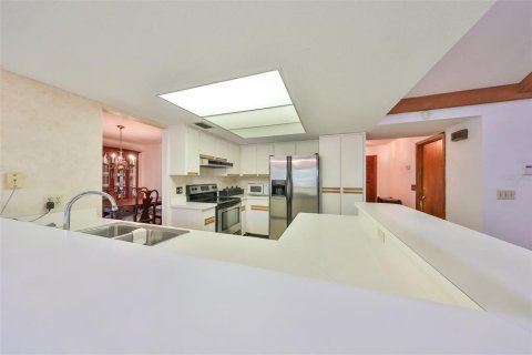 House in Valrico, Florida 4 bedrooms, 213.58 sq.m. № 2413503 - photo 15