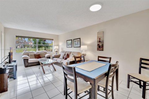 Copropriété à vendre à Lauderhill, Floride: 1 chambre, 63.17 m2 № 1979451 - photo 1