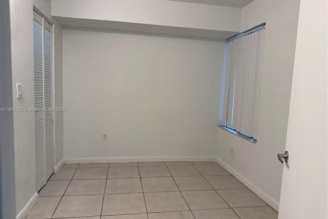 Appartement à louer à Miami, Floride: 2 chambres, 105.17 m2 № 1944427 - photo 4