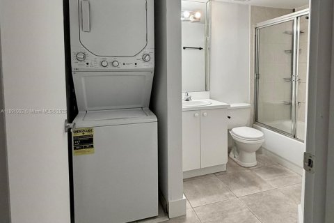 Appartement à louer à Miami, Floride: 2 chambres, 105.17 m2 № 1944427 - photo 3
