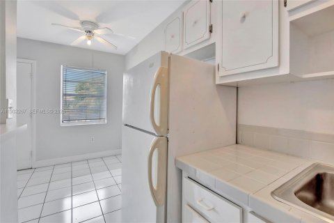 Copropriété à vendre à North Miami, Floride: 1 chambre, 53.14 m2 № 1994785 - photo 17