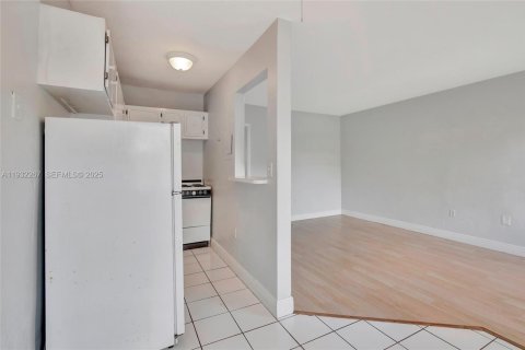 Copropriété à vendre à North Miami, Floride: 1 chambre, 53.14 m2 № 1994785 - photo 15