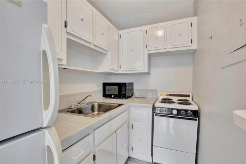 Copropriété à vendre à North Miami, Floride: 1 chambre, 53.14 m2 № 1994785 - photo 16