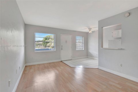 Copropriété à vendre à North Miami, Floride: 1 chambre, 53.14 m2 № 1994785 - photo 11