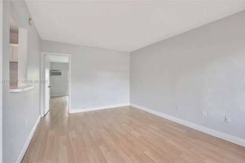 Copropriété à vendre à North Miami, Floride: 1 chambre, 53.14 m2 № 1994785 - photo 13