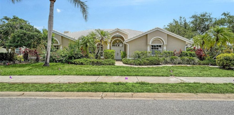 House in Sarasota, Florida 4 bedrooms, 233.46 sq.m. № 1804907