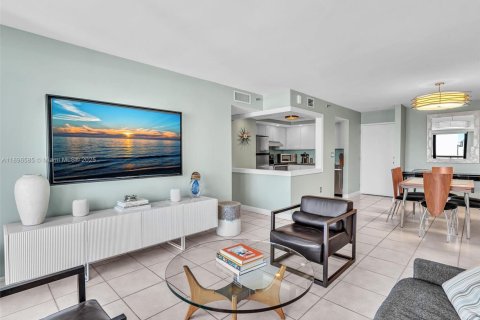 Купить кондоминиум в Майами-Бич, Флорида 2 спальни, 89.19м2, № 2014544 - фото 3