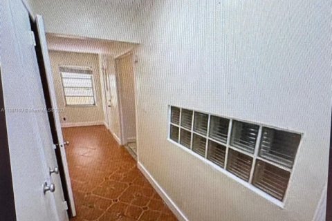 Condominio en alquiler en Hollywood, Florida, 2 dormitorios № 1933073 - foto 8