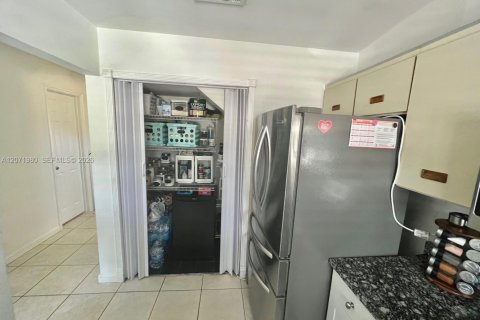 Touwnhouse à vendre à Miami, Floride: 3 chambres, 136.47 m2 № 2303611 - photo 7