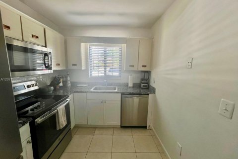 Touwnhouse à vendre à Miami, Floride: 3 chambres, 136.47 m2 № 2303611 - photo 6