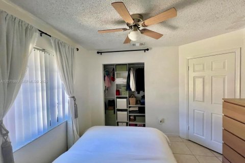 Touwnhouse à vendre à Miami, Floride: 3 chambres, 136.47 m2 № 2303611 - photo 15