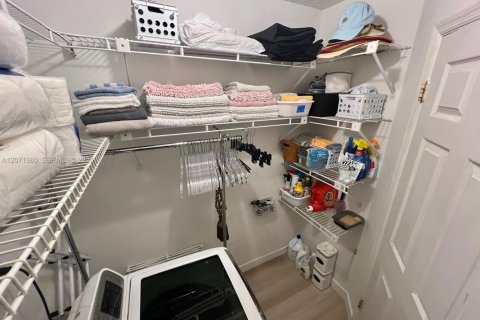Touwnhouse à vendre à Miami, Floride: 3 chambres, 136.47 m2 № 2303611 - photo 29