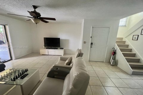 Touwnhouse à vendre à Miami, Floride: 3 chambres, 136.47 m2 № 2303611 - photo 11