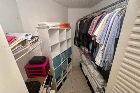 Touwnhouse à vendre à Miami, Floride: 3 chambres, 136.47 m2 № 2303611 - photo 19