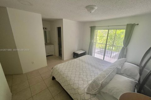 Touwnhouse à vendre à Miami, Floride: 3 chambres, 136.47 m2 № 2303611 - photo 22