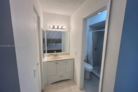 Touwnhouse à vendre à Miami, Floride: 3 chambres, 136.47 m2 № 2303611 - photo 25