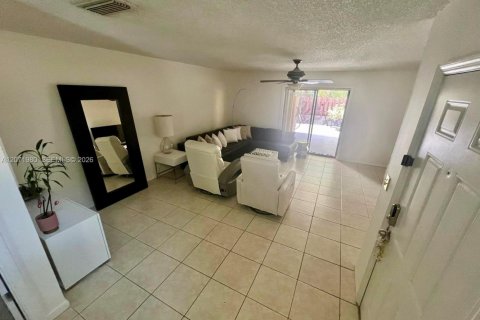 Touwnhouse à vendre à Miami, Floride: 3 chambres, 136.47 m2 № 2303611 - photo 12