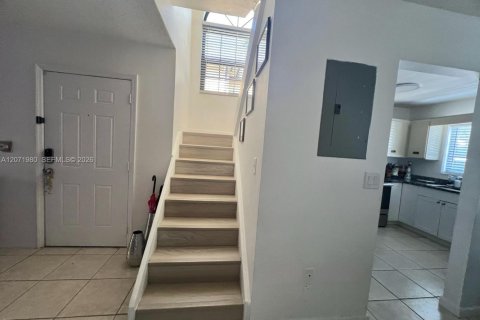 Touwnhouse à vendre à Miami, Floride: 3 chambres, 136.47 m2 № 2303611 - photo 13