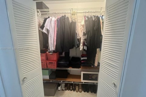 Touwnhouse à vendre à Miami, Floride: 3 chambres, 136.47 m2 № 2303611 - photo 24