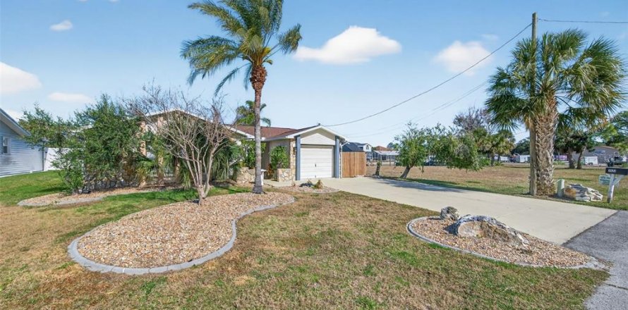 Villa ou maison à Hudson, Floride 3 chambres, 127.93 m2 № 2399531