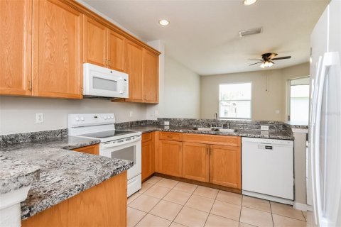 House in Kissimmee, Florida 3 bedrooms, 166.95 sq.m. № 2198821 - photo 8