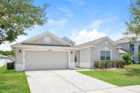 House in Kissimmee, Florida 3 bedrooms, 166.95 sq.m. № 2198821 - photo 2