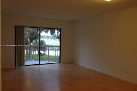 Condo in Doral, Florida, 1 bedroom № 1925169 - photo 3