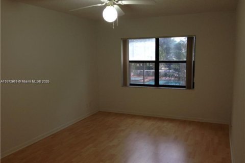 Condo in Doral, Florida, 1 bedroom № 1925169 - photo 6