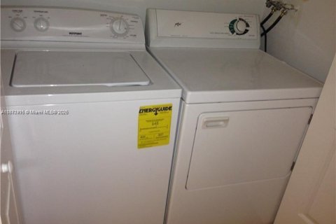 Condo in Doral, Florida, 1 bedroom № 1925169 - photo 7