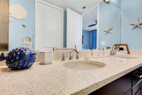 Condo in Bradenton, Florida, 2 bedrooms  № 1905011 - photo 28