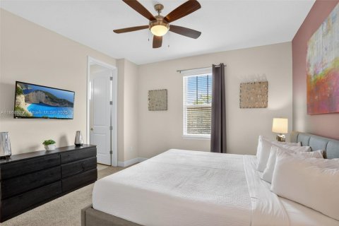 House in Kissimmee, Florida 8 bedrooms, 335.56 sq.m. № 1929714 - photo 30