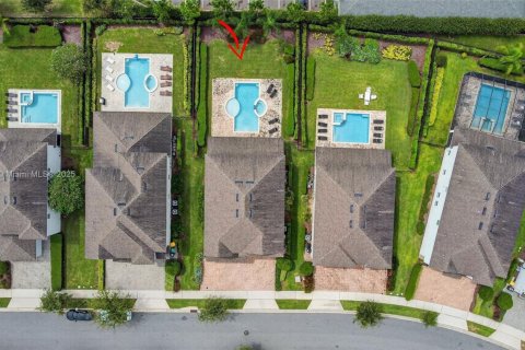 House in Kissimmee, Florida 8 bedrooms, 335.56 sq.m. № 1929714 - photo 8