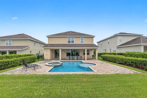 House in Kissimmee, Florida 8 bedrooms, 335.56 sq.m. № 1929714 - photo 3