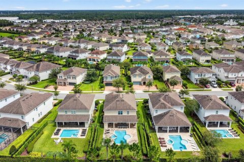 House in Kissimmee, Florida 8 bedrooms, 335.56 sq.m. № 1929714 - photo 7