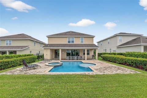 House in Kissimmee, Florida 8 bedrooms, 335.56 sq.m. № 1929714 - photo 13
