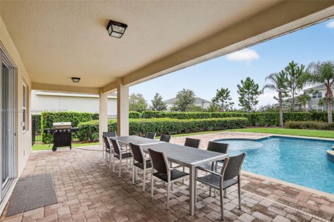 House in Kissimmee, Florida 8 bedrooms, 335.56 sq.m. № 1929714 - photo 15