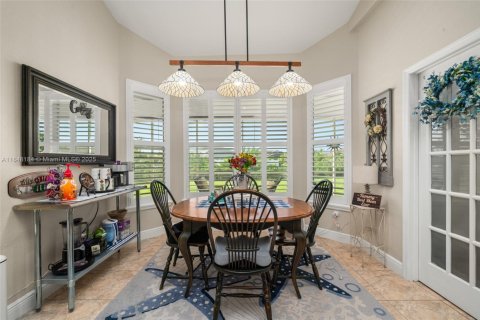 House in Sebring, Florida 4 bedrooms, 216.09 sq.m. № 1961931 - photo 3