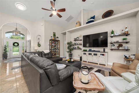 House in Sebring, Florida 4 bedrooms, 216.09 sq.m. № 1961931 - photo 20