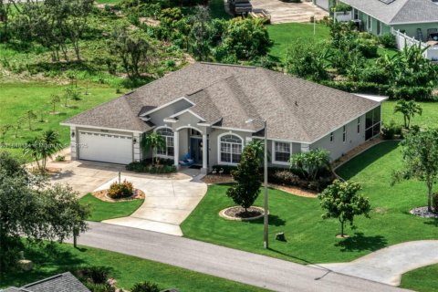 House in Sebring, Florida 4 bedrooms, 216.09 sq.m. № 1961931 - photo 2