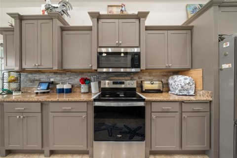 House in Sebring, Florida 4 bedrooms, 216.09 sq.m. № 1961931 - photo 16