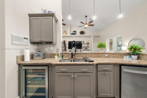 House in Sebring, Florida 4 bedrooms, 216.09 sq.m. № 1961931 - photo 15