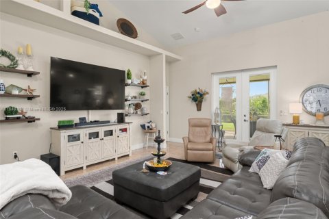 House in Sebring, Florida 4 bedrooms, 216.09 sq.m. № 1961931 - photo 21